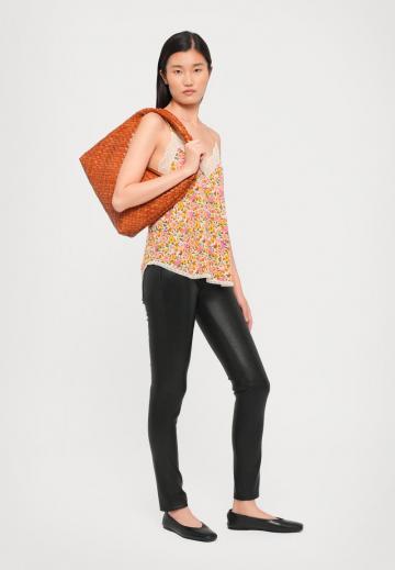 Топ на бретельках