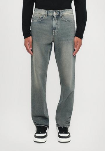 Прямые джинсы