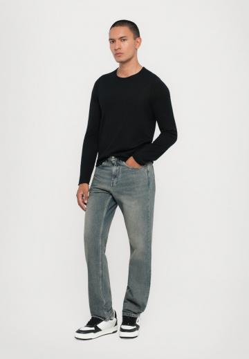 Прямые джинсы