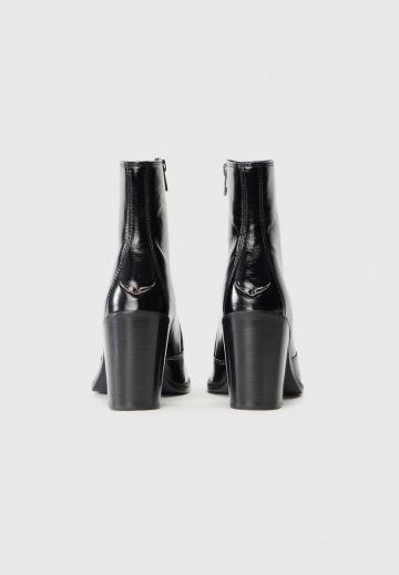 Высокие сапоги