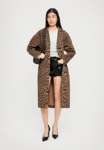 Шерстяное пальто