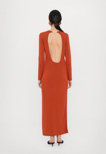 Вязаное платье