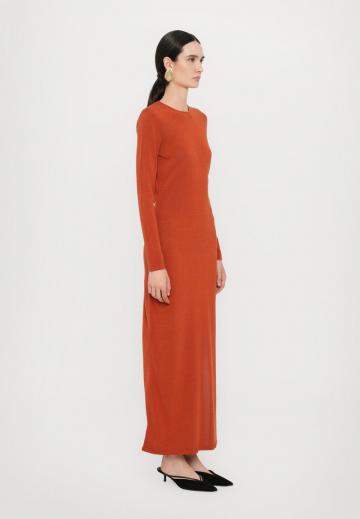 Вязаное платье