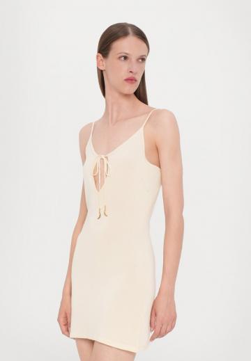 Короткое платье