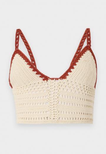 Топ на бретельках