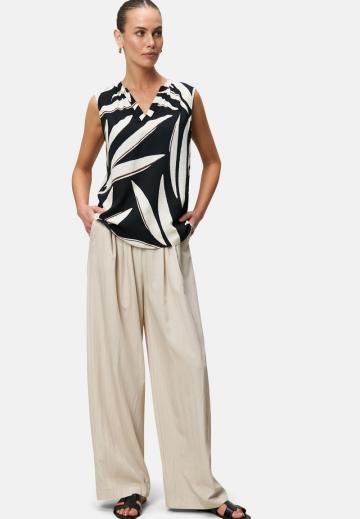 Блузка без рукавов