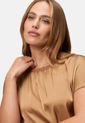 Атласная блузка