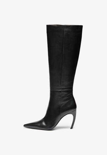 Высокие сапоги