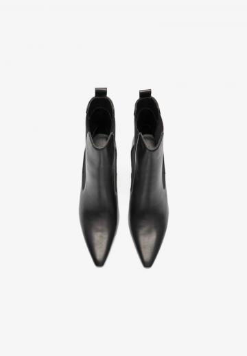 Высокие сапоги