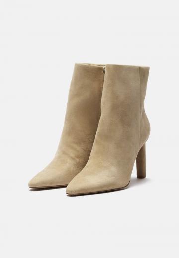 Высокие сапоги