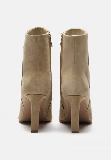 Высокие сапоги