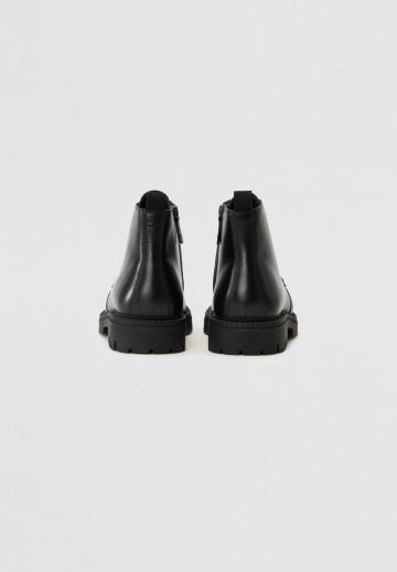 Ботинки на шнуровке