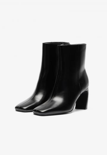 Высокие сапоги