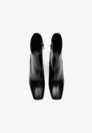 Высокие сапоги