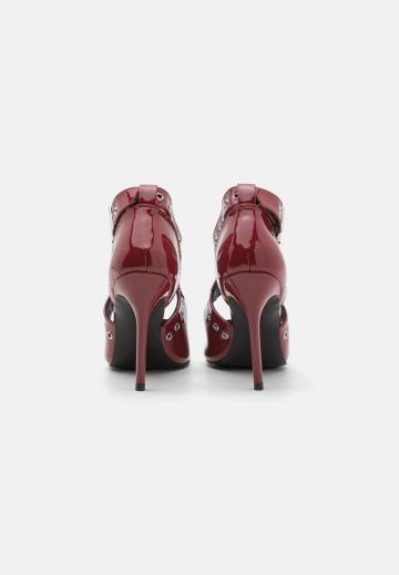 Туфли на высоком каблуке