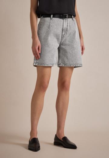 Джинсовые шорты
