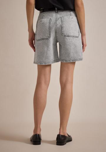 Джинсовые шорты