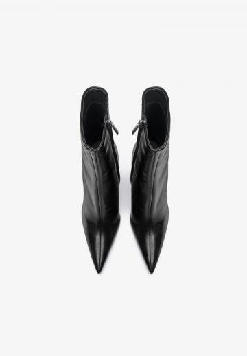 Полусапожки на высоком каблуке