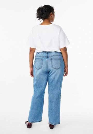 Прямые джинсы