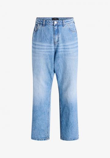 Прямые джинсы