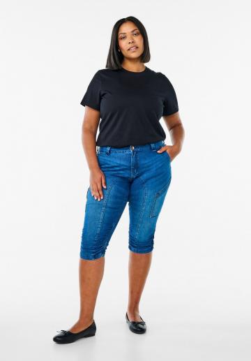 Короткие джинсы