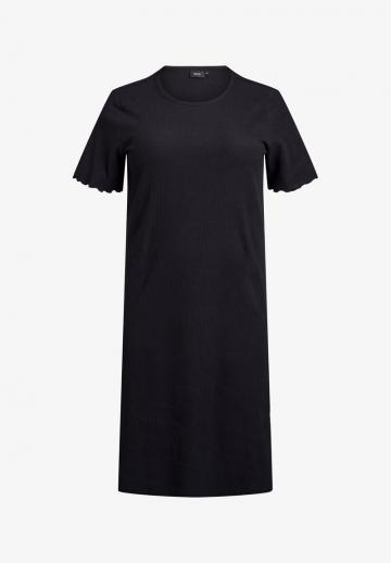 Вязаное платье