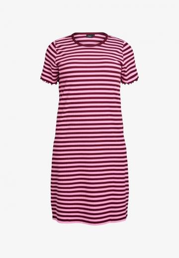 Вязаное платье