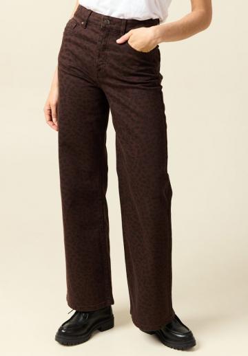 Клешеные джинсы