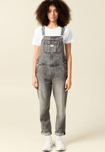 Короткие джинсы