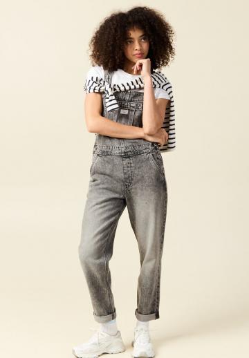 Короткие джинсы