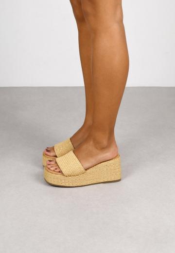 Босоножки на каблуке