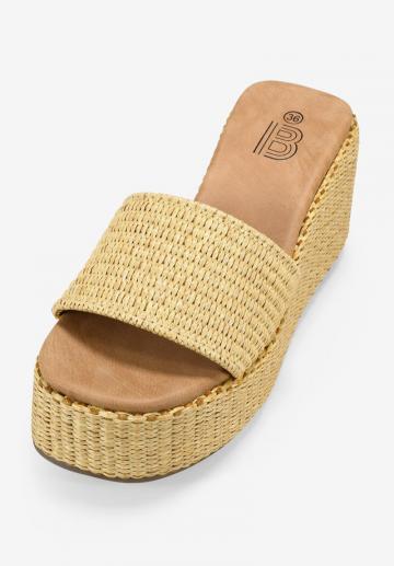 Босоножки на каблуке