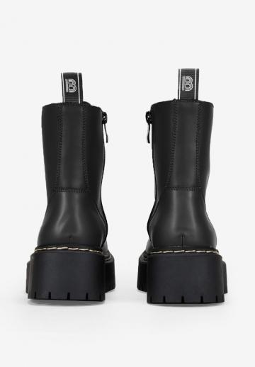 Ботинки на шнуровке