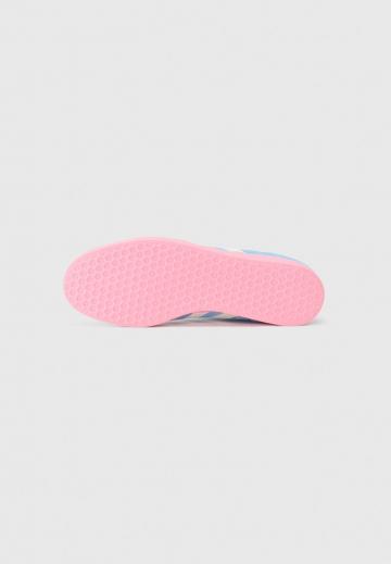 Футбольные бутсы