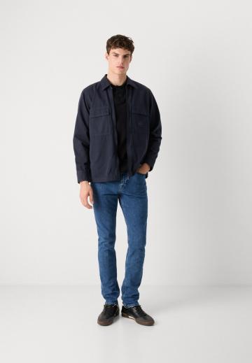 Узкие джинсы