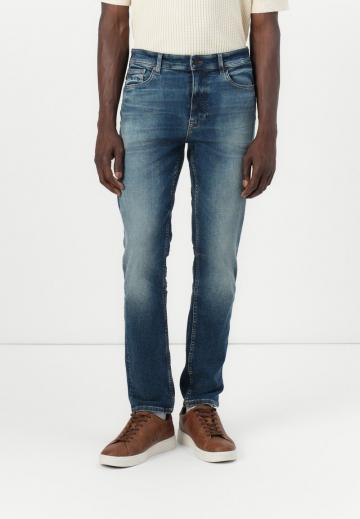 Узкие джинсы
