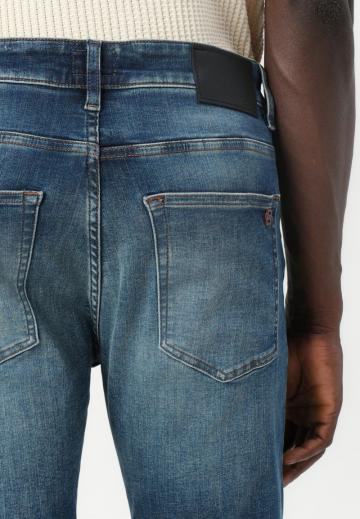 Узкие джинсы