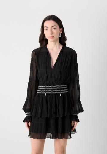 Короткое платье