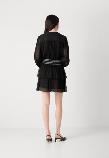 Короткое платье