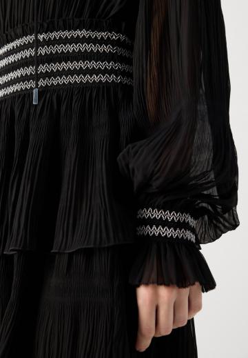 Короткое платье