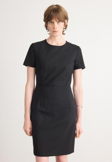 Платье футляр