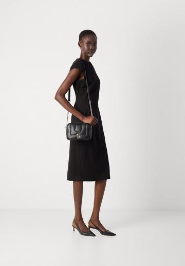 Платье футляр