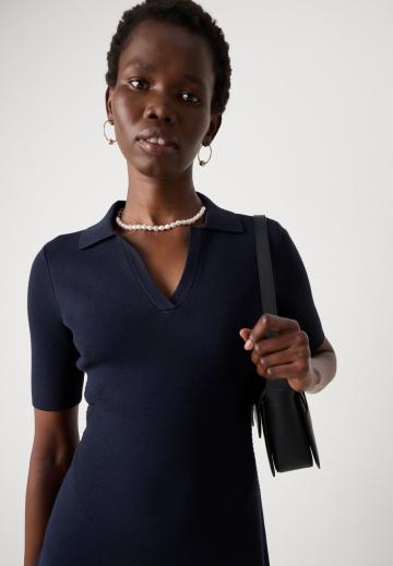 Вязаное платье