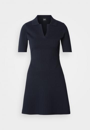 Вязаное платье