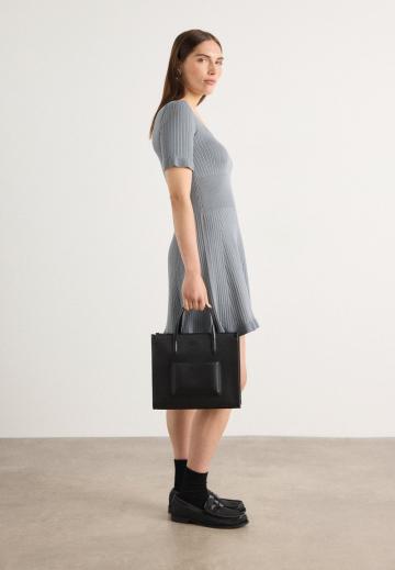 Платье футляр