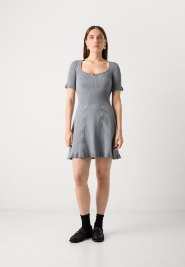 Платье футляр