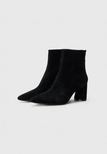 Высокие сапоги