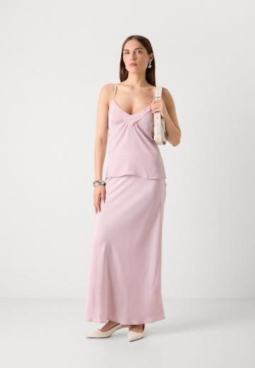 Топ на бретельках