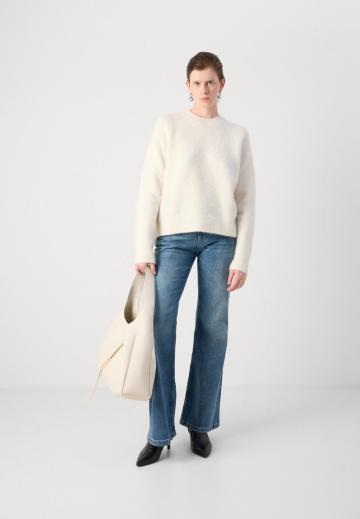 Клешеные брюки