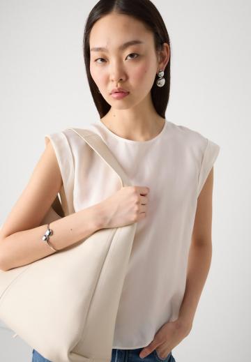 Атласная блузка